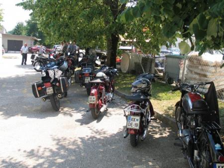 Razstava starodobnih vozil in vožnja po občini 4